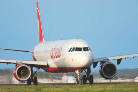 Die Nummer zwei am deutschen Himmel hält sich mit Geld des arabischen Partners über Wasser. Doch Air Berlin müsse allein funktionieren, betont Airline-Chef Prock-Schauer. Weitere Stellen stehen auf der Streichliste. Foto: Air Berlin