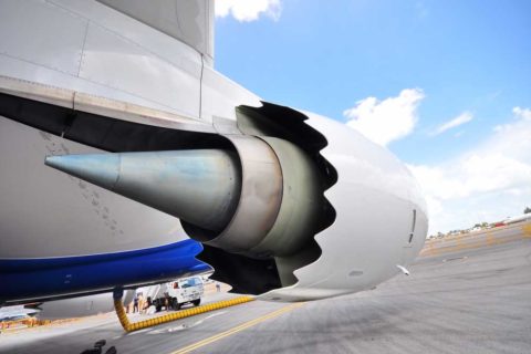 Nach einem Triebwerksausfall sollen nun die neuesten Triebwerke des Dreamliner untersucht werden. Bild: shutterstock