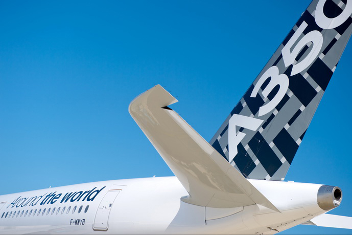 A350 MSN5 mit speziellem Sticker für die Route-Proving-Flüge. (Foto: Airbus)