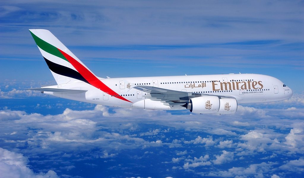 Zum ILA-Auftakt belegen sie auf dem Messegelände die besten Plätze: Fluggesellschaften vom Golf präsentieren ihre modernen Flieger aus europäischer Airbus-Produktion. Europas Airlines sehen zu. Foto: Emirates Airline