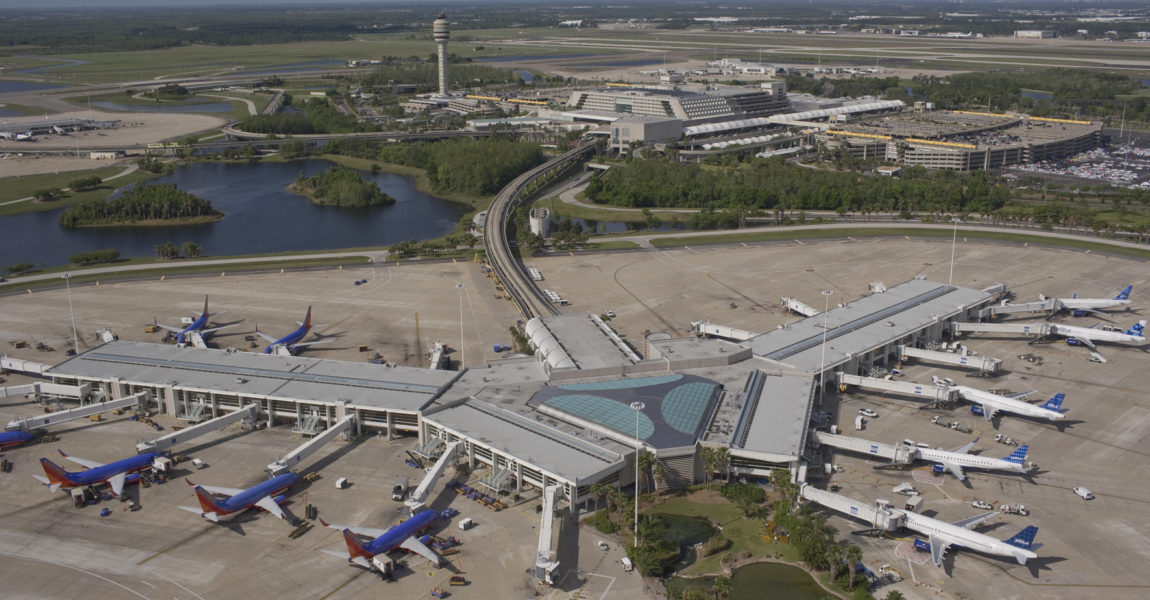 „Airside 2“ wurde als letztes der vier Abfluggebäude im Jahr 2000 eröffnet. Southwest Airlines, mit einem Marktanteil von gut 26 Prozent wichtigste Airline vor Ort, hat hier ihren Platz gefunden. Bild: Orlando Airport