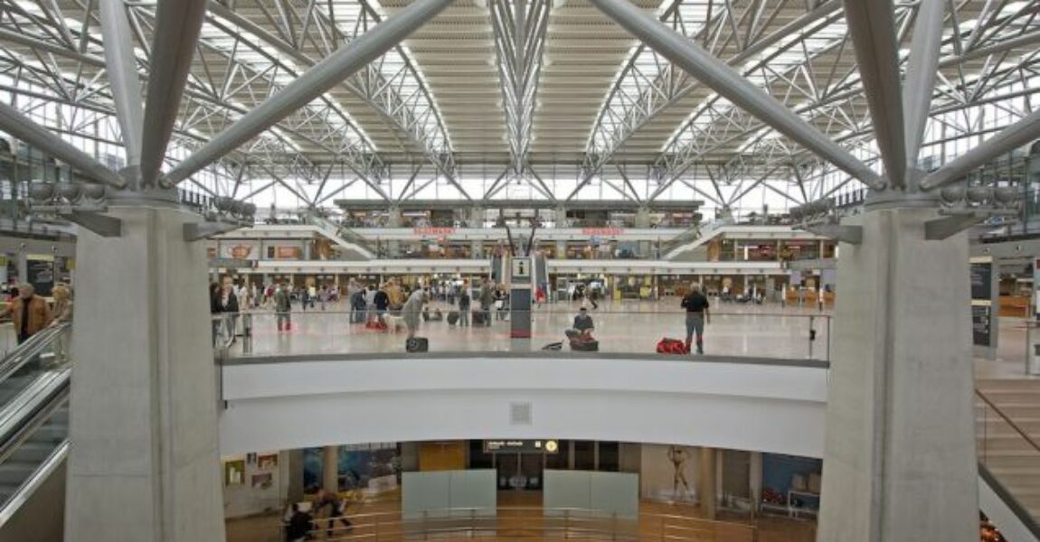 Die Abfertigungshalle am Hamburg Airport.