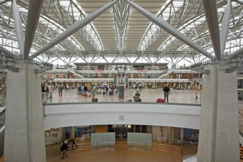 Die Abfertigungshalle am Hamburg Airport.