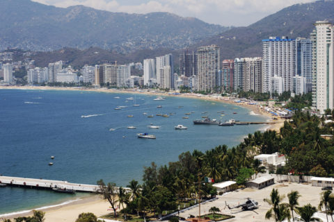 Nach dem mutmaßlichen Mord an Dutzenden jungen Menschen machen sich Wut und Empörung in Mexiko breit. Jetzt haben Demonstranten den Flughafen von Acapulco besetzt. Foto: Shutterstock