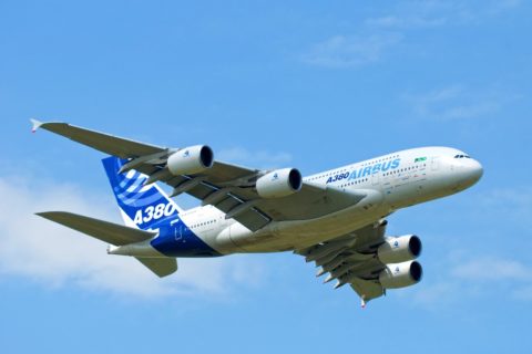 Die Riesenflieger von Boeing und Airbus machen kaum noch eine Airline heiß. Bild: shutterstock