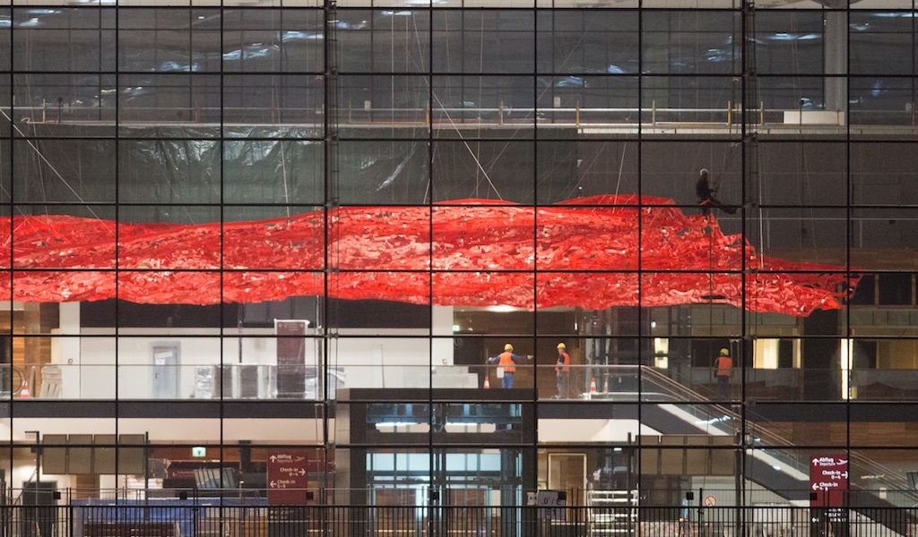 Mehdorn gerät weiter unter Druck, es kommt deshalb zu einem Krisentreffen in Berlin. Foto: dpa