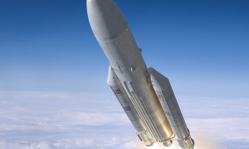 Vorschlag des DLR: Kostenreduktion durch Nutzung der Technologie wie sie bei der Schwerlastrakete Ariane 5 zum Einsatz kommt. Bild: Shutterstock