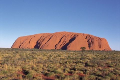 Der Ayers Rock ist nur eine der vielfältigen Sehenswürdigkeiten Australiens. Foto: Emirates