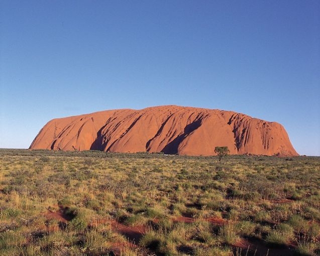 Der Ayers Rock ist nur eine der vielfältigen Sehenswürdigkeiten Australiens. Foto: Emirates