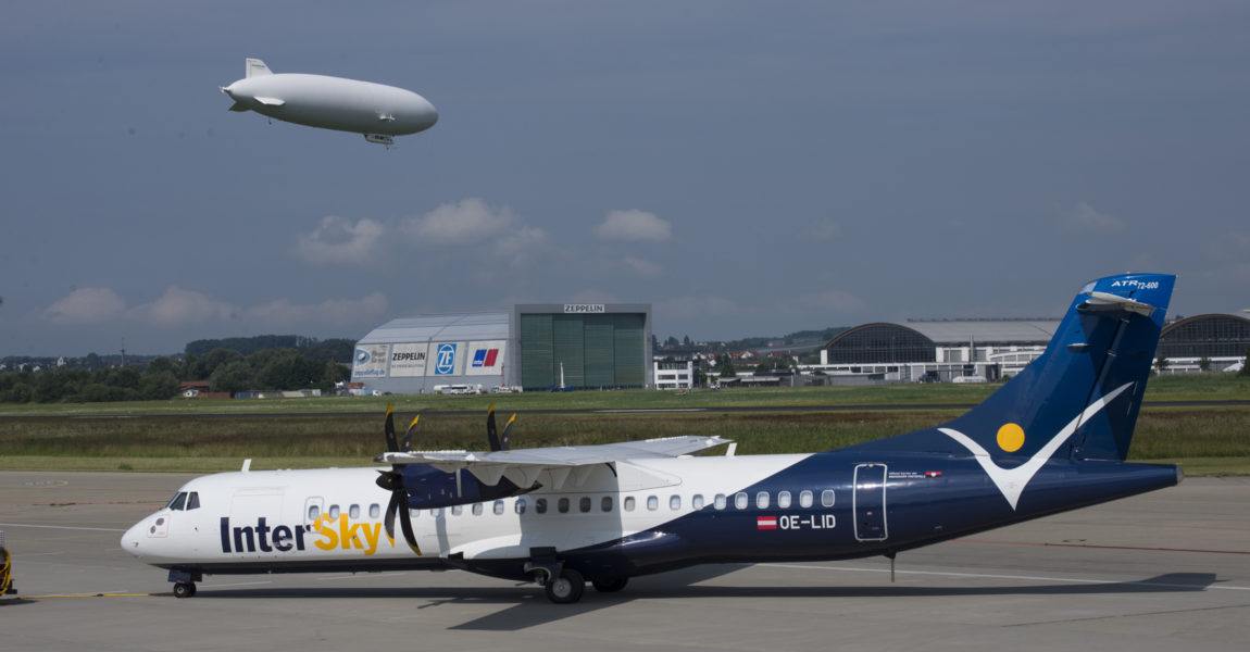 Luftschiffe und die österreichische Regionalfluggesellschaft InterSky (im Bild mit einer ATR 72-600) zählen am Flughafen Friedrichshafen zum gewohnten Bild. Bild: Dietmar Plath