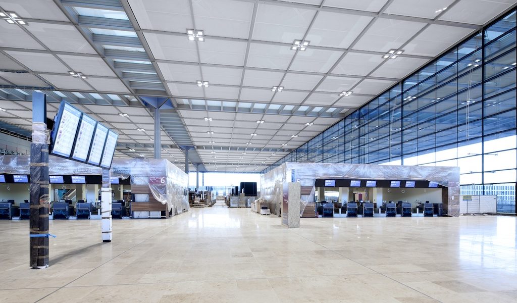 Terminals leer und die Kasse ebenso - wie wird es weitergehen? Bild: Alexander Obst/Marion Schmieding/Flughafen BER