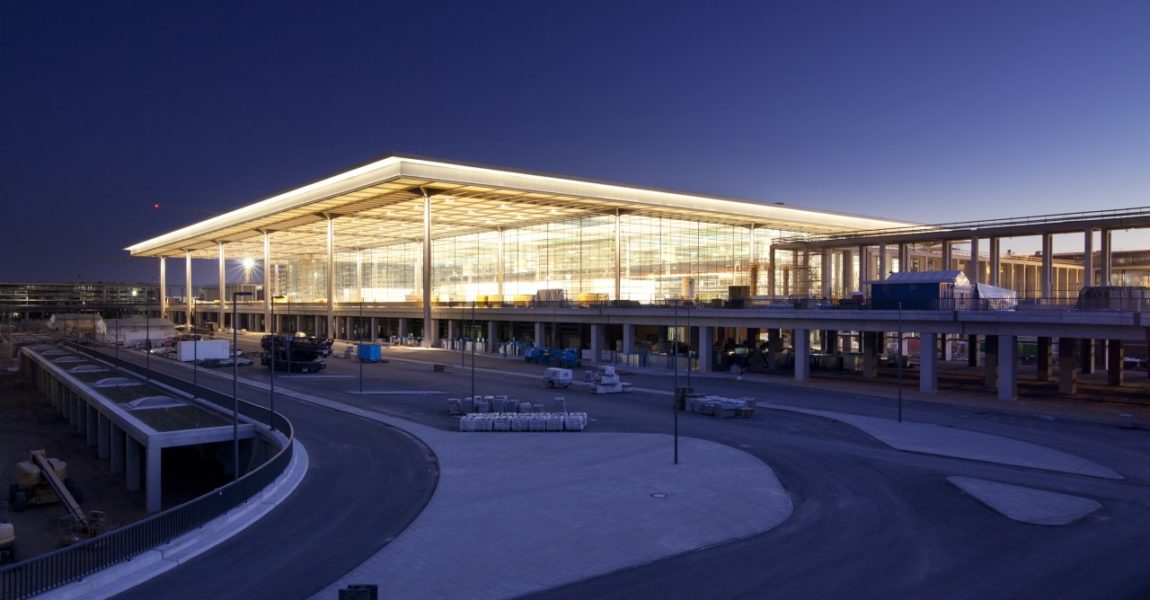 Wann der Flughafen BER endlich starten kann, steht immer noch in den Sternen. Bild: Flughafen Berlin-Brandenburg