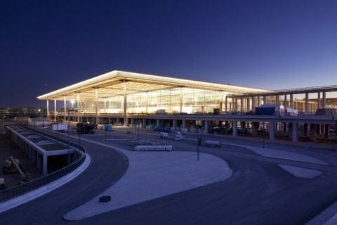 Das Datennetz muss an den größer geplanten Hauptstadtflughafen angepasst werden. Foto: Airport BER