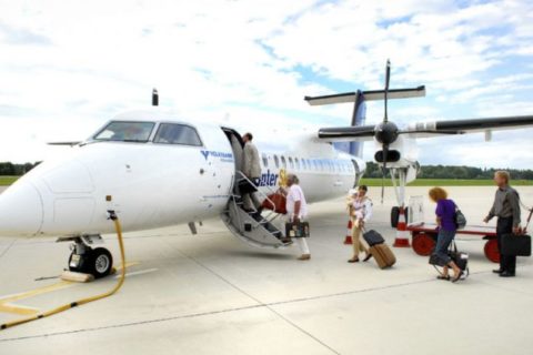 Boarding einer InterSky Dash8-300Q; Bild: InterSky