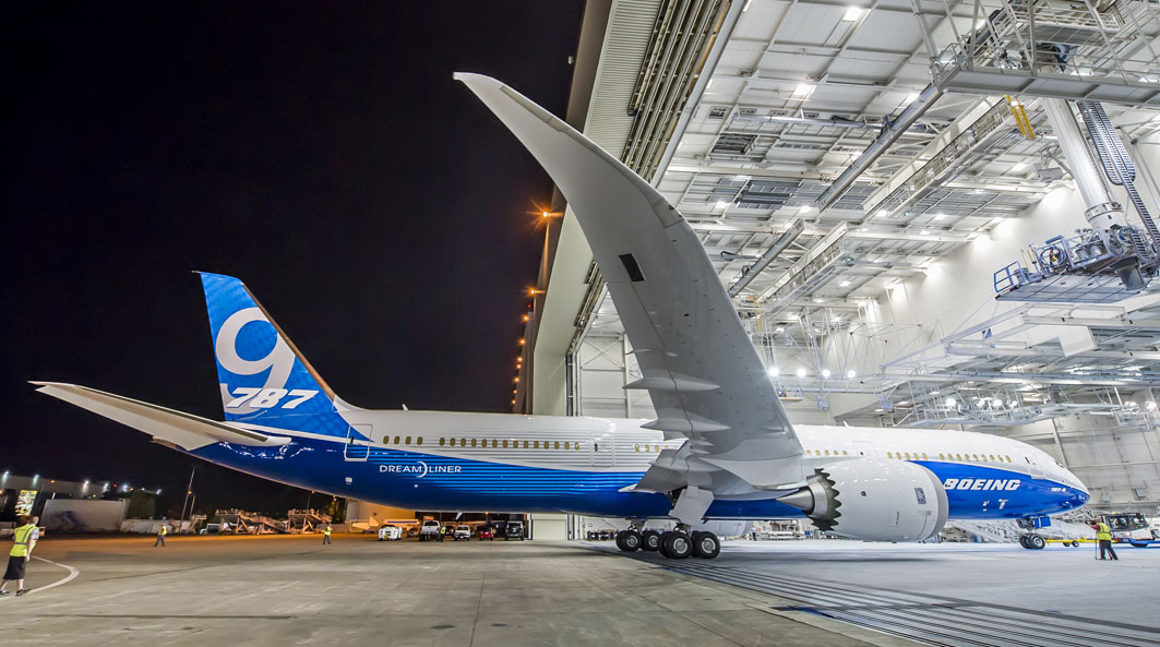 Die Boeing 787-9 zeigt Kunststücke am Himmel. Foto: Boeing