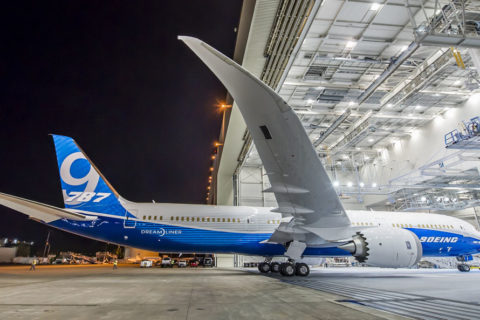 Mehr als 20 Maschinen dürfen ihr Können in der Luft beweisen - darunter auch die verlängerte Version von Boeings «Dreamliner», genannt 787-9. Bild: Boeing