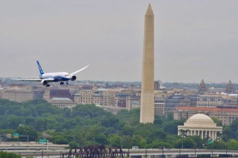 Bis der «Dreamliner» wieder starten darf, müssen die Passagiere mit anderen Maschinen vorlieb nehmen. Foto: Boeing