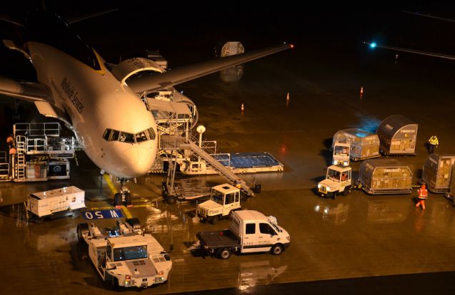 Am Köln Bonn Airport wird die Fracht stichprobenartig kontrolliert. Foto: Köln Bonn Airport