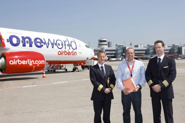 Air Berlin Boeing 737-800 mit oneworld-Lackierung ist startbereit. Foto Air Berlin