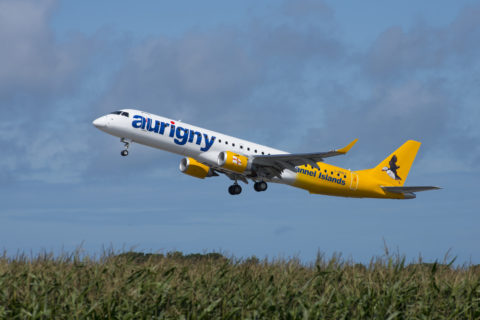 Aurigny Air Services hat im Juli ihre erste Embraer 195 für Flüge nach London Gatwick in Betrieb genommen und gleichzeitig ihre neue Lackierung vorgestellt, sie trägt die Registrierung G-NSEY. Foto: Dietmar Plath