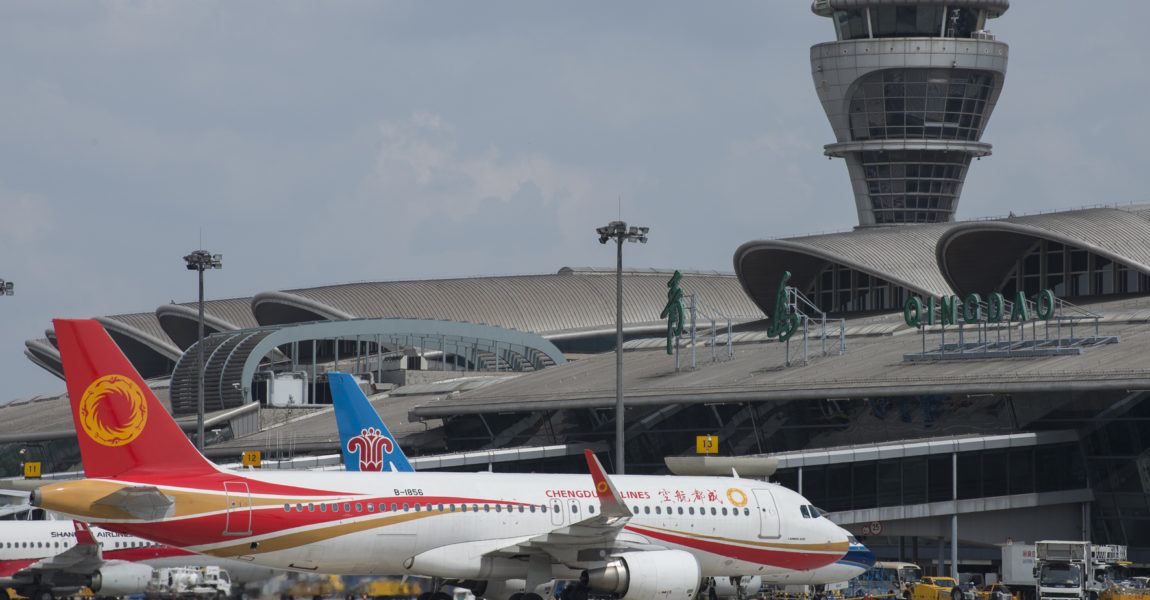 Der Flughafen Qingdao verfügt über 14 Fluggastbrücken. Davon werden drei ausschließlich für internationale Flüge und eine sowohl für grenzüberschreitende als auch für Inlandsverbindungen genutzt. Bild: Dietmar Plath