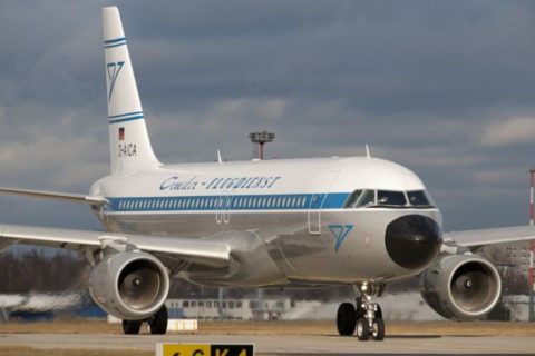 Condor Airbus A320 D-AICA in Nostalgie-Bemalung (Bild: Condor / Günter Wicker)