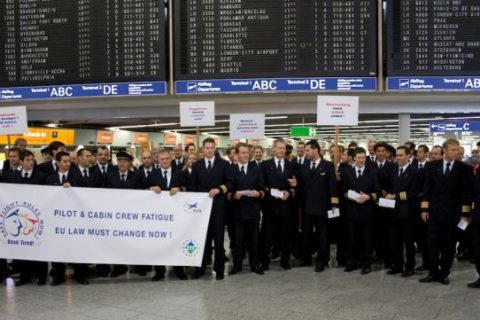 Piloten und Flugbegleiter kritisieren die geplante Arbeitszeitverlängerung auf Nachtflügen. Foto: Vereinigung Cockpit