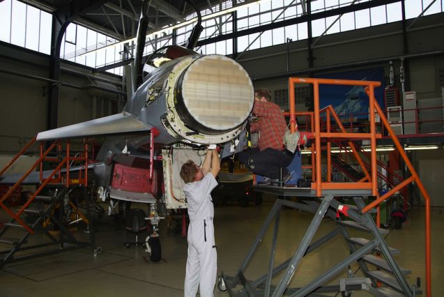Am größten Standort von Cassidian, in Manching, baut EADS derzeit 850 Stellen ab. Foto: EADS