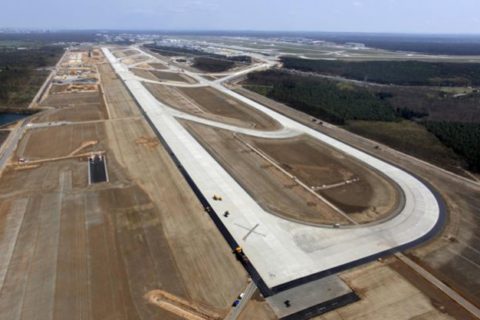 Der Ausbau geht trotz Proteste weiter. Foto: Fraport