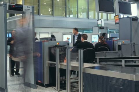 NRW - hier der Flughafen Düsseldorf - stand heute morgen im Fokus der Verdi. Foto: Andreas Wiese, Duesseldorf