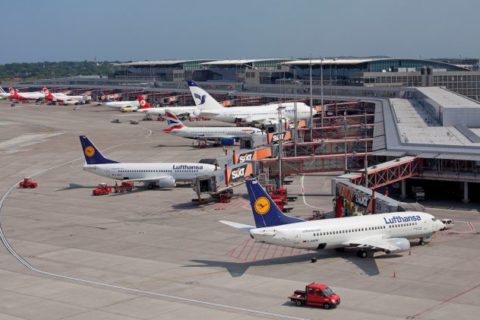 Flughafen Hamburg: Blick auf das Vorfeld; CR Flughafen Hamburg / M.Penner