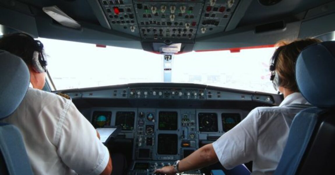 Trotz technischer Fortschritte bleibt das Zweierteam im Cockpit vorerst Standard – EASA stoppt Forschung zu Ein-Pilot-Betrieb.