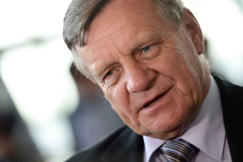 Soll nun den Karren am neuen Haupdtstadtflughafen aus dem Dreck ziehen: Hartmut Mehdorn. Foto: dpa