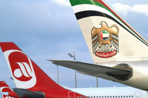 Codesharing gehört im Luftverkehr heute zum Standard. Dabei wird ein Flug von zwei verschiedenen Airlines mit unterschiedlichen Flugnummern angeboten. Passagiere haben dadurch in der Regel keine Nachteile. Foto: Flughafen München GmbH