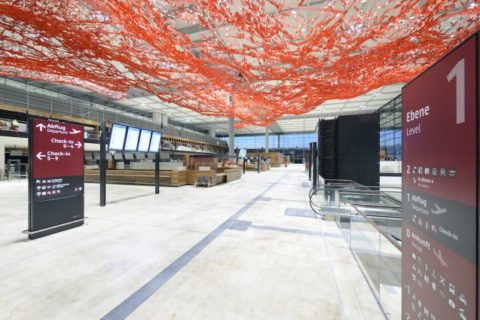 Check-In Halle mit Magic Carpet bleibt vorerst leer. Foto: Alexander Obst/Marion Schmieding, Flughafen BER