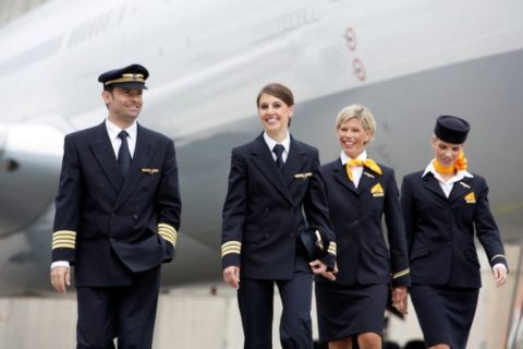 Dem Kabinenpersonal von Lufthansa vergeht allmählich das Lachen. Foto: Gregor Schläger/ Lufthansa