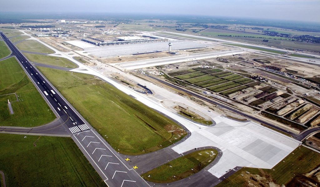Mehdorn: Der neue Hauptstadtflughafen kann bei weiteren unvorhergesehenen Ereignissen möglicherweise erst 2016 in Betrieb gehen. Bild: Dirk Laubner / Flughafen Berlin Brandenburg