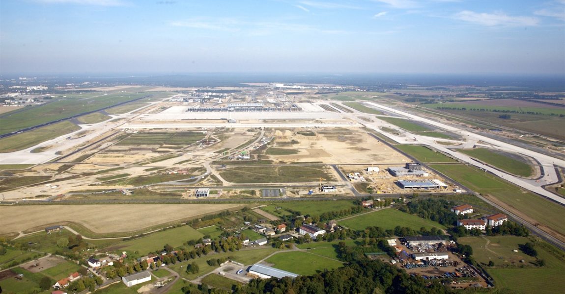 Der neue Flughafen übernimmt die nördliche Start- und Landebahn vom benachbarten bestehenden Flughafen Schönefeld. Bild: Dirk Laubner / Flughafen Berlin Brandenburg