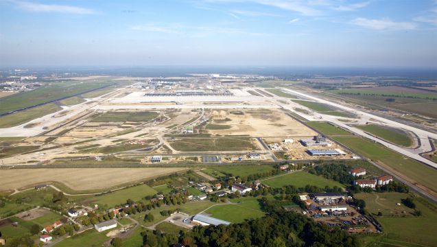 Die umliegenden Gemeinden setzen sich gegen die Routenführung des neuen BER zur Wehr. Foto: Dirk Laubner/ Flughafen Berlin Brandenburg