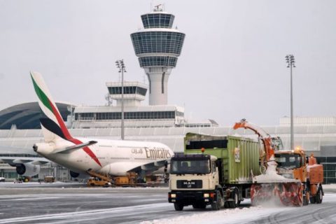 Räumfahrzeuge am Flughafen München. Foto: Flughafen München