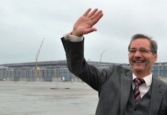Matthias Platzeck soll den Berliner Pannenflughafen wieder auf Kurs bringen. Foto: dpa