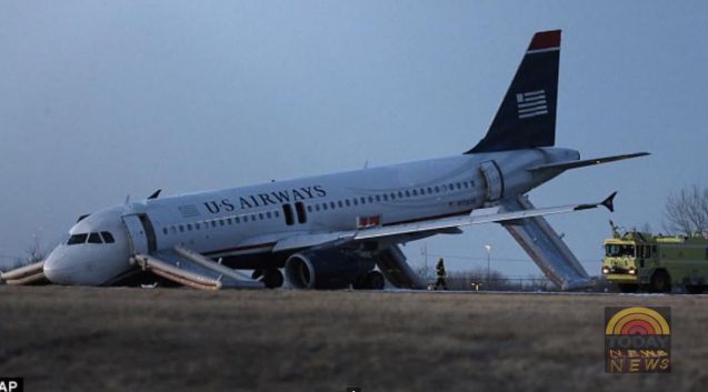 Das Fahrwerk eines A320 von US-Airways knickte ein. Foto: US Worldnews/Youtube