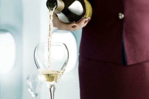 Ein Glässchen Schampus gefällig? Foto: Qatar Airways