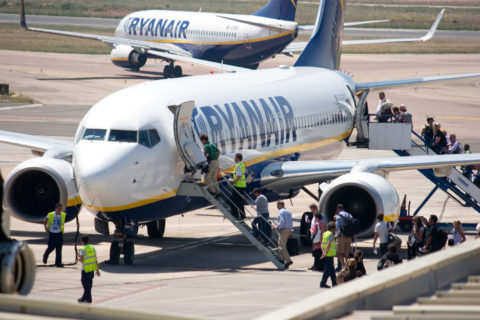 Die irische Fluggesellschaft Ryanair ist vor allem eines: billig. Und das will sie bleiben. Vorstandschef O'Leary will so auch die Konkurrenz auf Distanz halten. Foto: Shutterstock