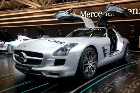 Autobauer Daimler will sich wieder auf das Kerngeschäft konzentrieren. Foto: Minerva Studio, Shutterstock