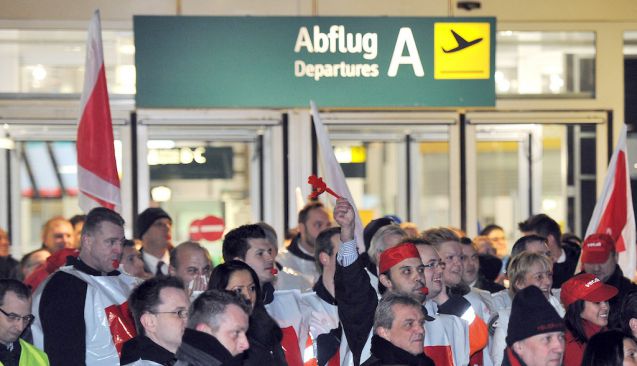 Das Sicherheitspersonal am Flughafen Düsseldorf tritt erneut in den Ausstand. Foto: dpa