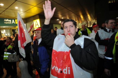 Der Streik des Sicherheitspersonals beeinträchtigte den Luftverkehr erneut; nun droht eine Ausweitung. Foto: dpa