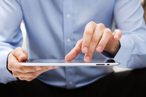 LBA-zugelassene Internet-Trainingseinheiten informieren kostengünstig und zuverlässig über alle relevanten Sicherheitsaspekte in der Luftfahrtbranche. Foto: Shutterstock
