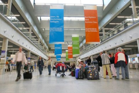Für etliche Lufthansa-Passagiere fiel der Flug wegen des Streiks ins Wasser. Foto: Stefan Rebscher, Fraport