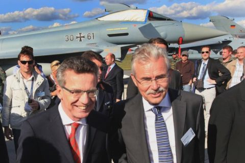 Thomas de Maizière warnt vor einseitigen Schuldzuweisungen wegen der geplatzten Rüstungsfusion. Foto: dpa